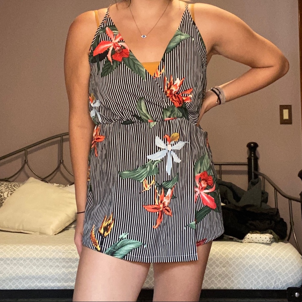 L’ATISTE Floral Romper